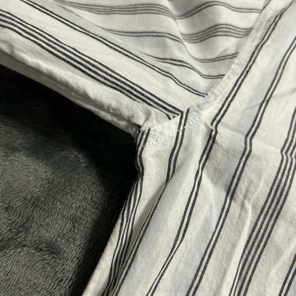 Elizabeth & James Wide Cuff Striped Button Down White Gray Striped Shirt Large - Picture 10 of 15